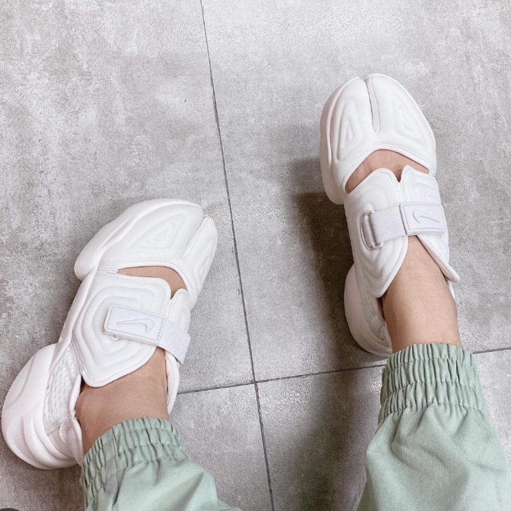 NIKE AIR RIFT SPLIT-TOE TABI SNEAKER NEW